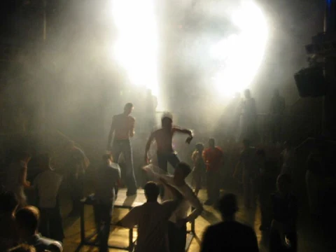 Historische Clubnacht mit Licht und Nebel